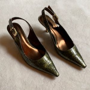Beautiful dark green 2 inch heels. Made by J. Renee